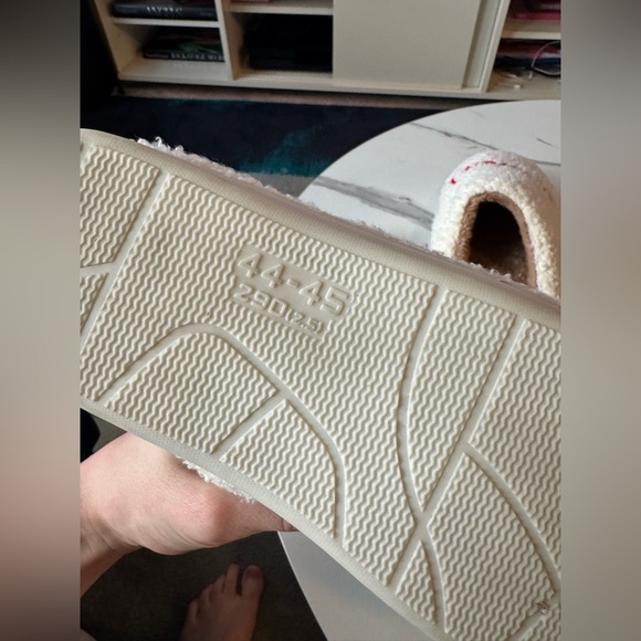 Taylor’s Version W10.5/M9 Cozy White Slippers with Red Text - Picture 8 of 8